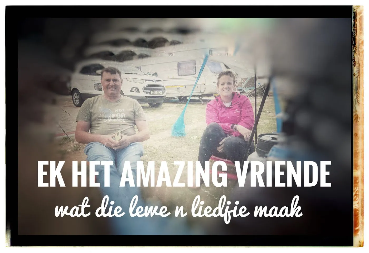 Two men and a woman sitting at a campsite, captioned Ek het amazing vriende wat die lewe n liedjie maak.