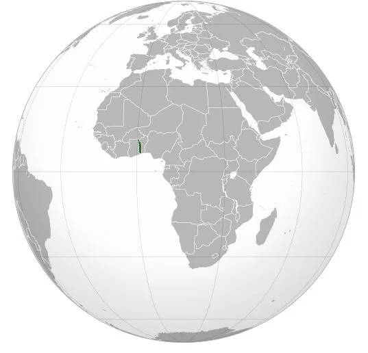 A globe centred on Africa with Togo highlighted in green.